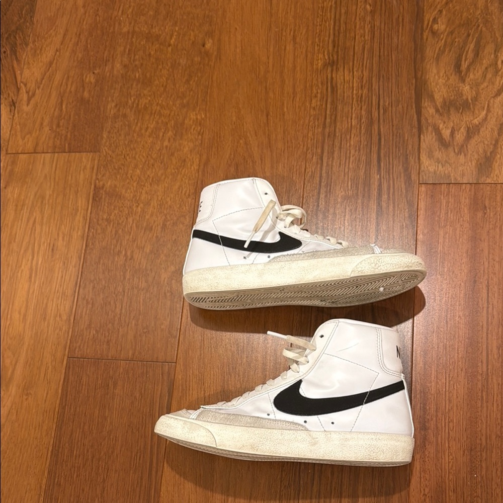 Nike White and Black High-Top blazers size 7.5